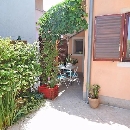 Local Family A1 Apartman Fažana