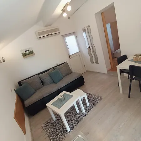 Local Family A1 Apartman Fažana